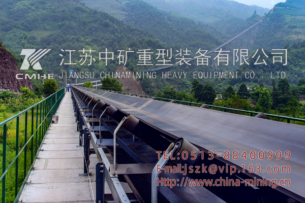 Long distance curved belt conveyor